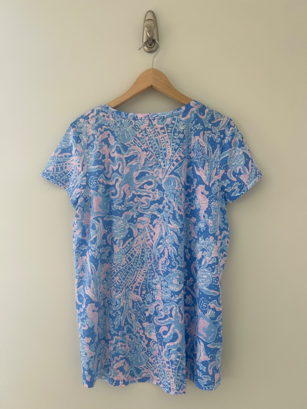 Lilly Pulitzer Etta Scoop Neck Tee Top in Boca Blue Sea What I See Sz L - EUC - Picture 2 of 5